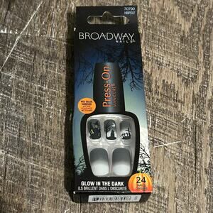 Kiss ImPress Fake Press On Nails HALLOWEEN Glow in the Dark Candy Apple